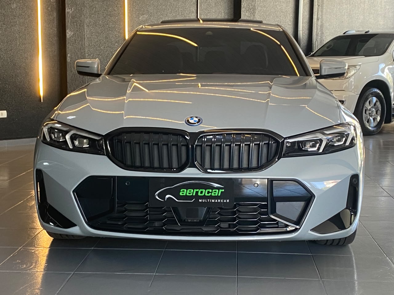 BMW 330e 2023 à venda