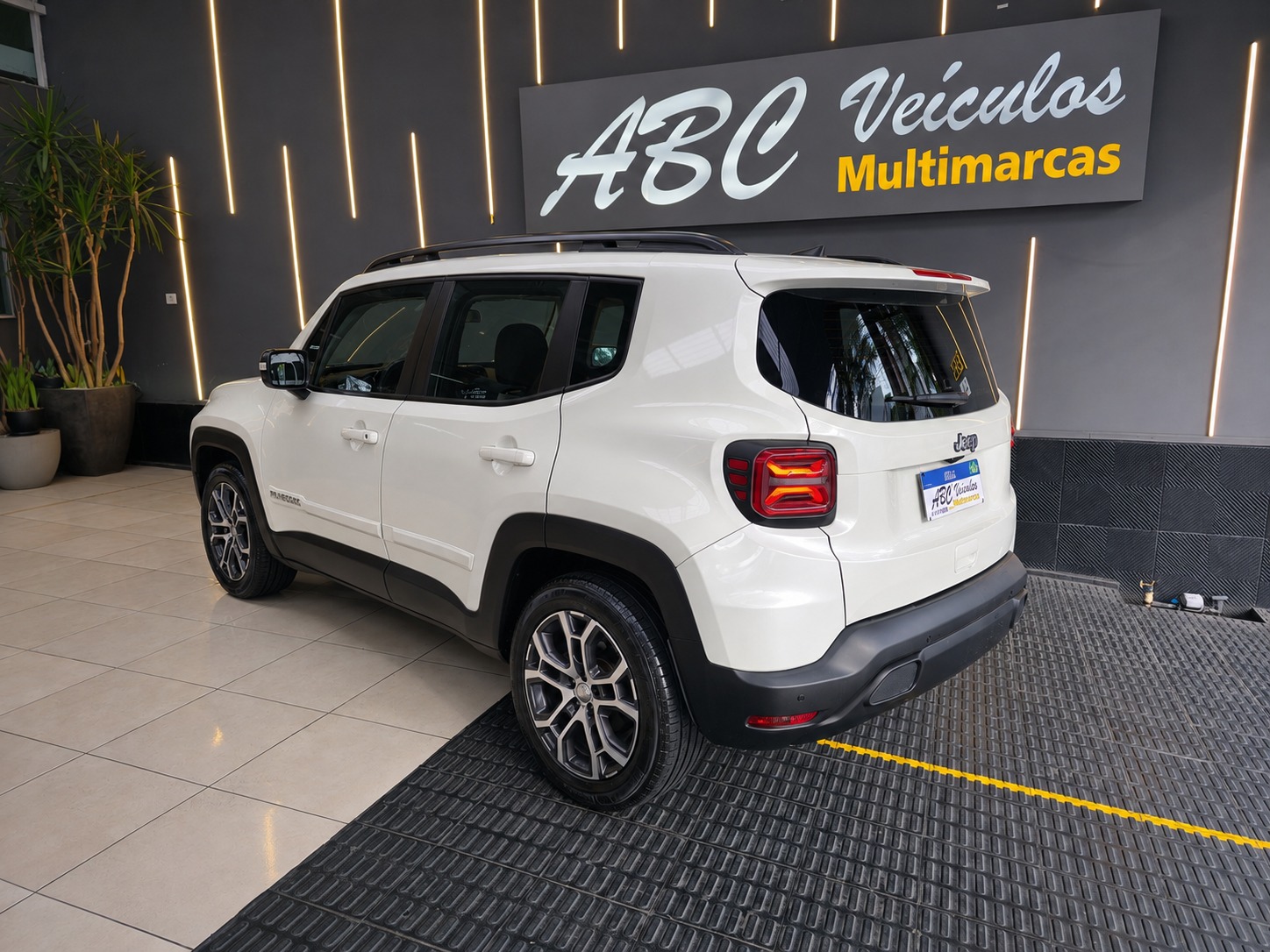 Jeep Renegade T270 1.3 Tb 4X2 Flex Aut. - foto 2