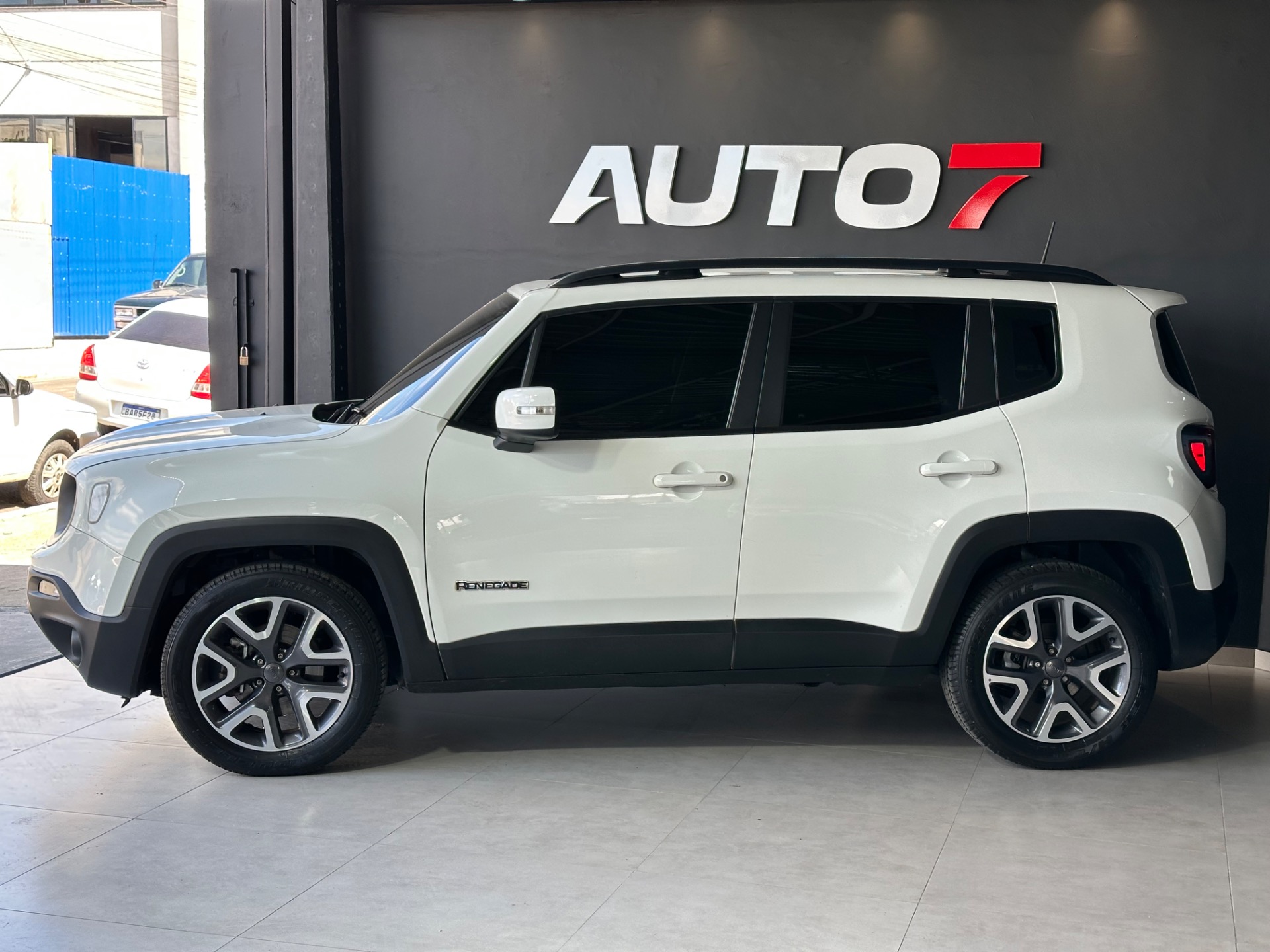 Jeep Renegade Longitude 1.8 4X2 Flex 16V Aut. - foto 5