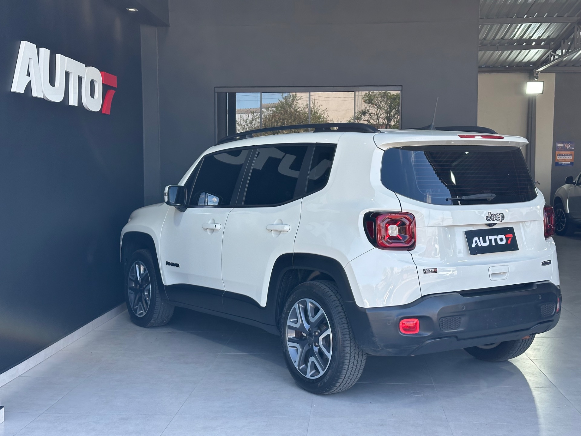Jeep Renegade Longitude 1.8 4X2 Flex 16V Aut. - foto 14