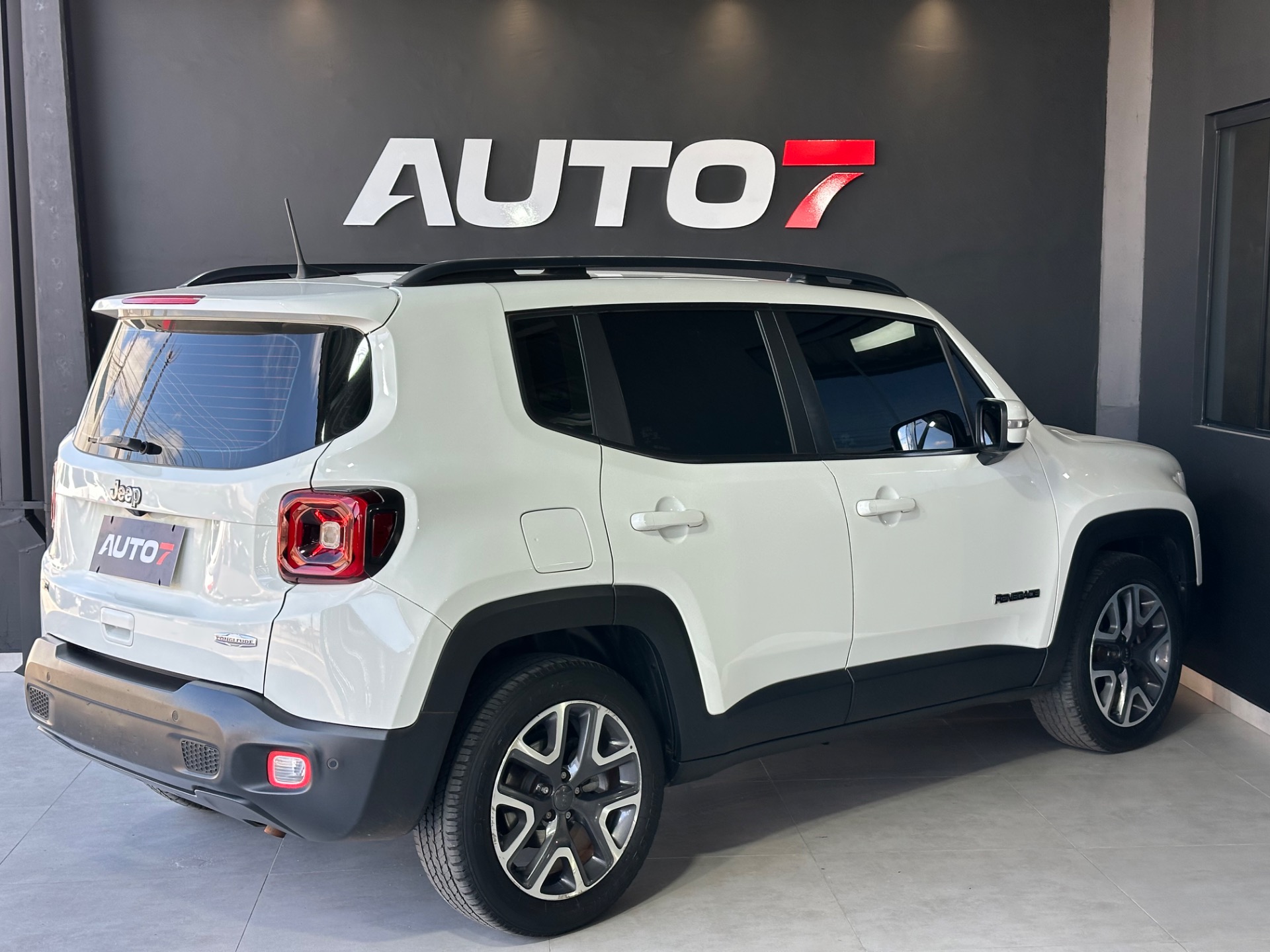 Jeep Renegade Longitude 1.8 4X2 Flex 16V Aut. - foto 6