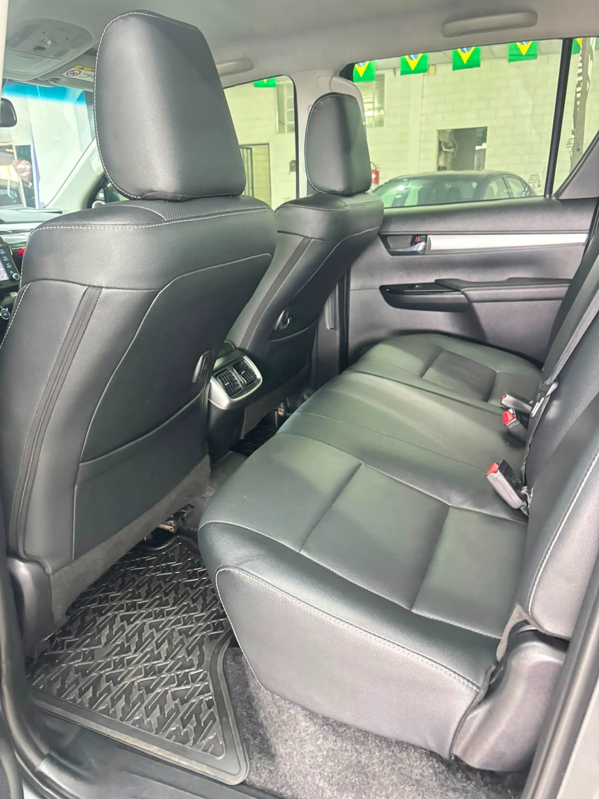 Toyota Hilux Cd Srx 4X4 2.8 TDI 16V Diesel Aut. - foto 12