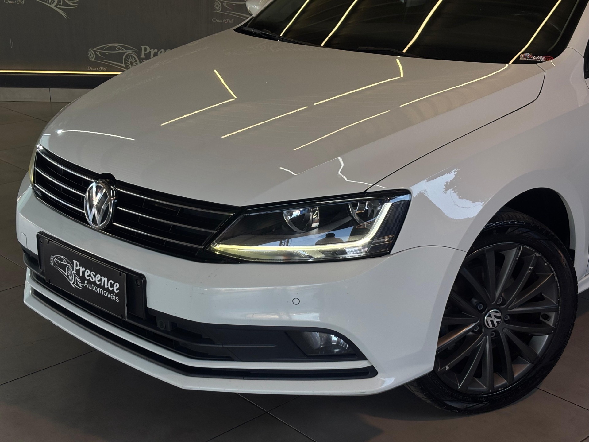 Volkswagen Jetta Comfortline 1.4 TSI 16V 4P Aut. - foto 2