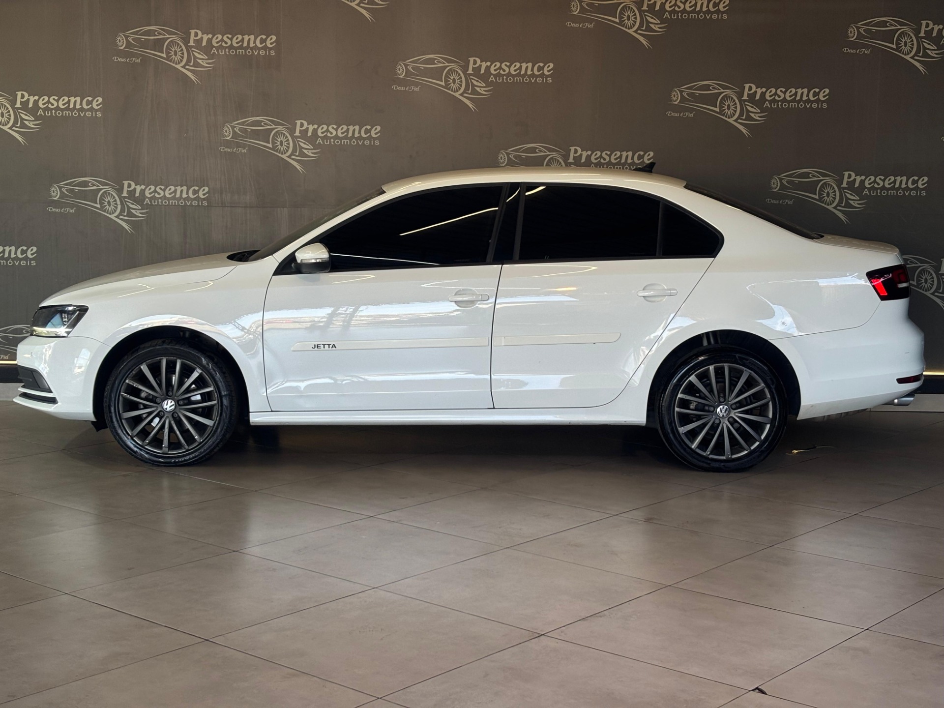 Volkswagen Jetta Comfortline 1.4 TSI 16V 4P Aut. - foto 4