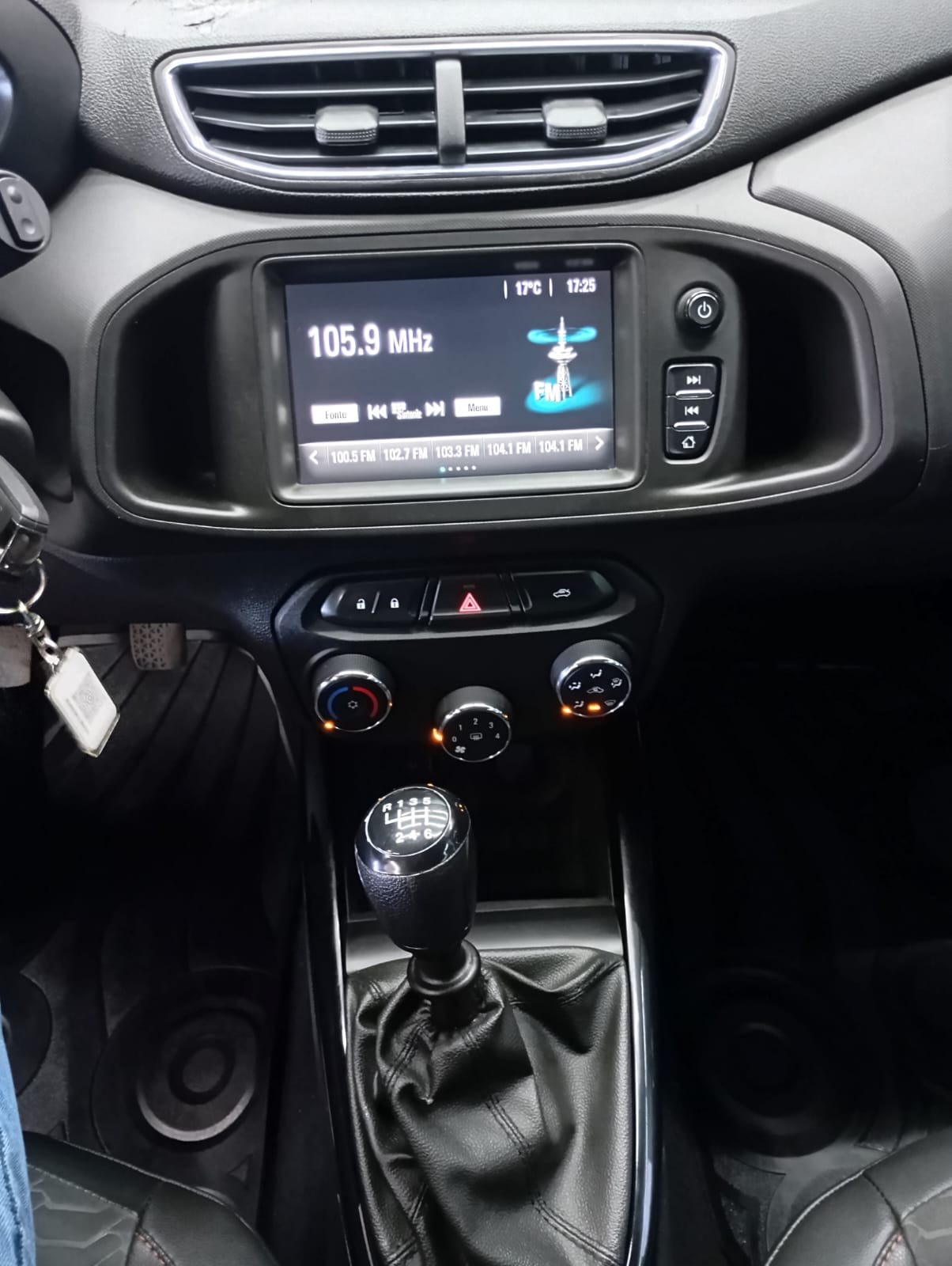 Chevrolet Onix Hatch LTZ 1.4 8V Flexpower 5P Mec. - foto 8