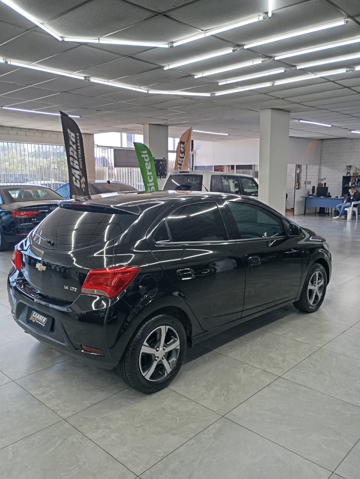 Chevrolet Onix Hatch LTZ 1.4 8V Flexpower 5P Mec. - foto 4