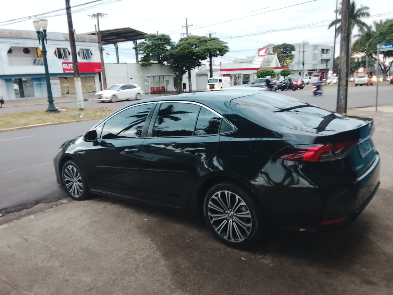 Toyota Corolla Altis Prem. 1.8 Aut. (híbrido) - foto 4