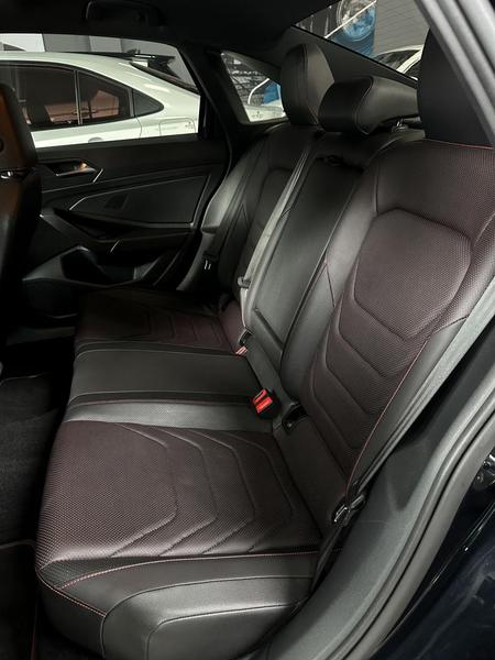 Volkswagen Jetta GLi 350 TSI 2.0 16V 4P Aut. - foto 8