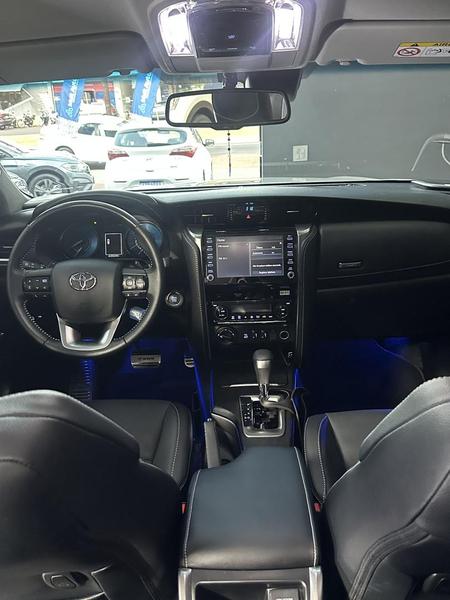 Toyota Hilux Srx 4X4 2.8 TDI 16V Dies. Aut. - foto 15