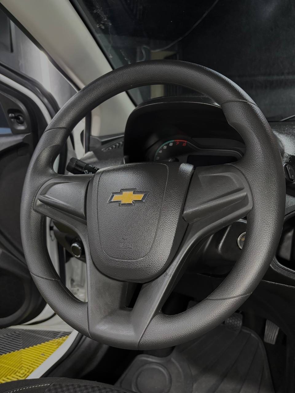 Chevrolet Onix Hatch LT 1.0 8V Flexpower 5P Mec. - foto 3