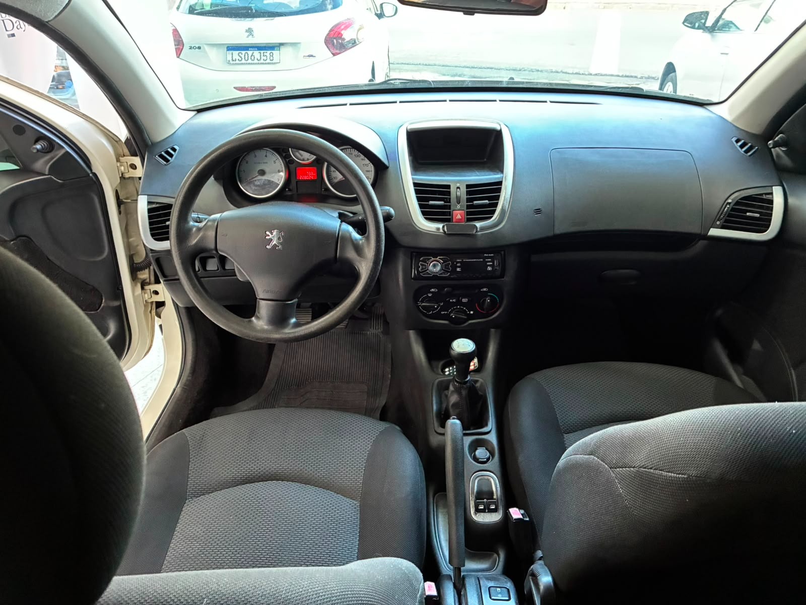 Peugeot 207 Active 1.4 Flex 8V 5P - foto 10