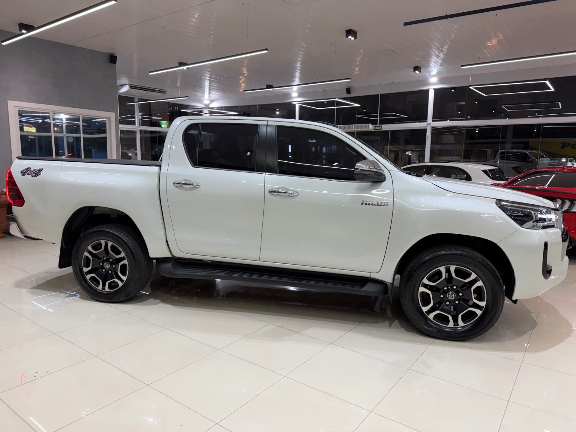 Toyota Hilux Cd Srx 4X4 2.8 TDI 16V Diesel Aut. - foto 12