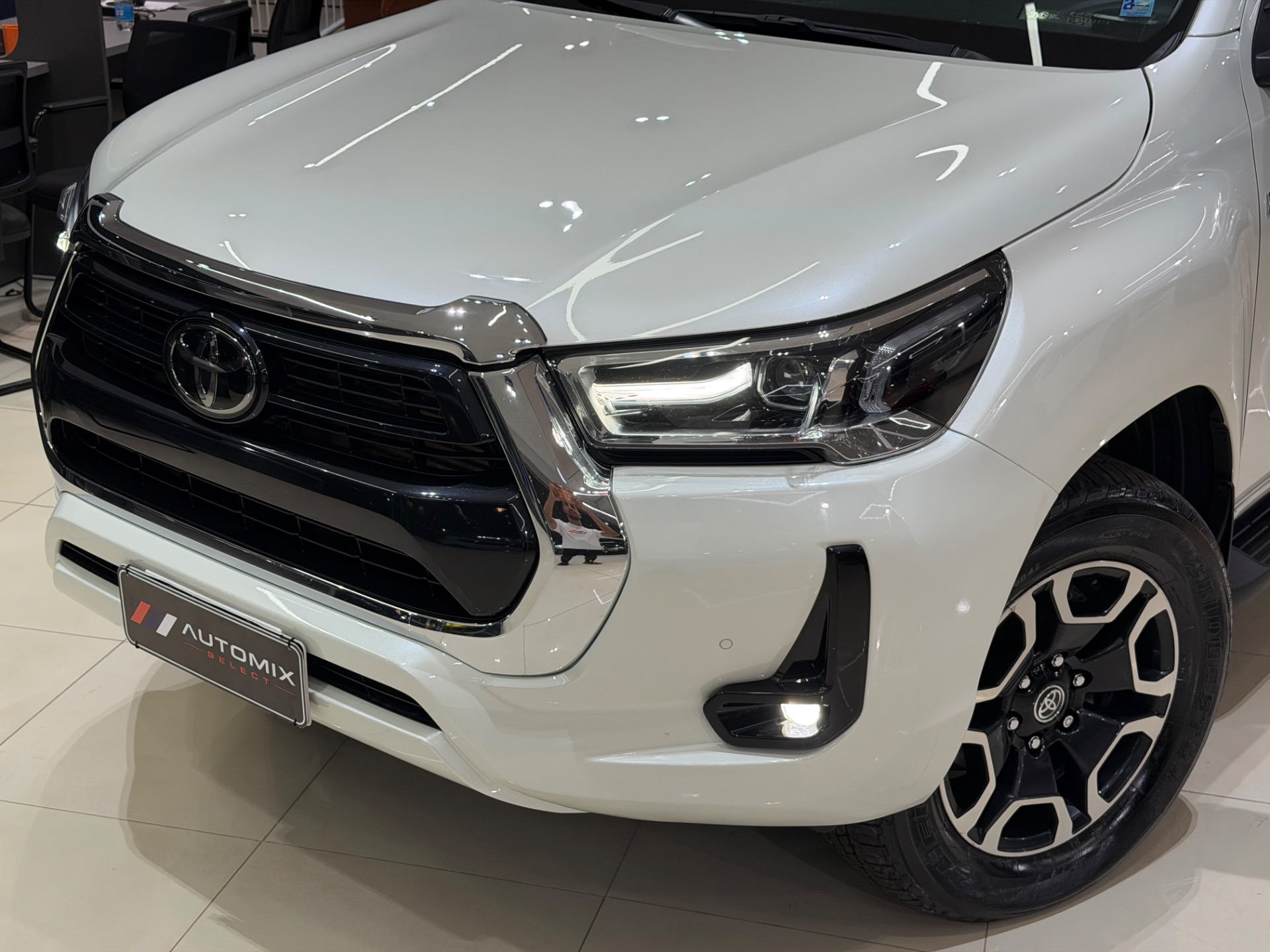 Toyota Hilux Cd Srx 4X4 2.8 TDI 16V Diesel Aut. - foto 2