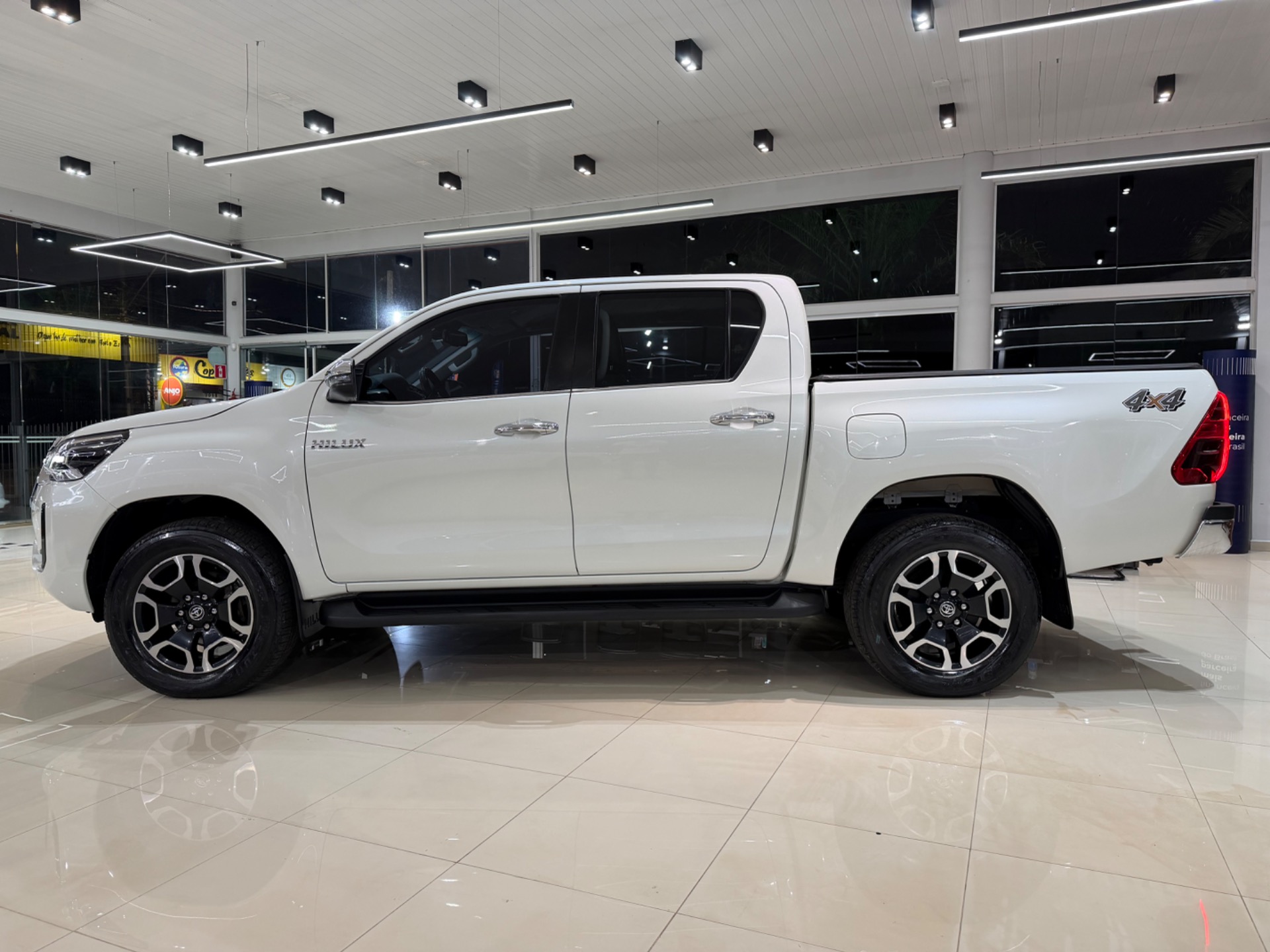 Toyota Hilux Cd Srx 4X4 2.8 TDI 16V Diesel Aut. - foto 5