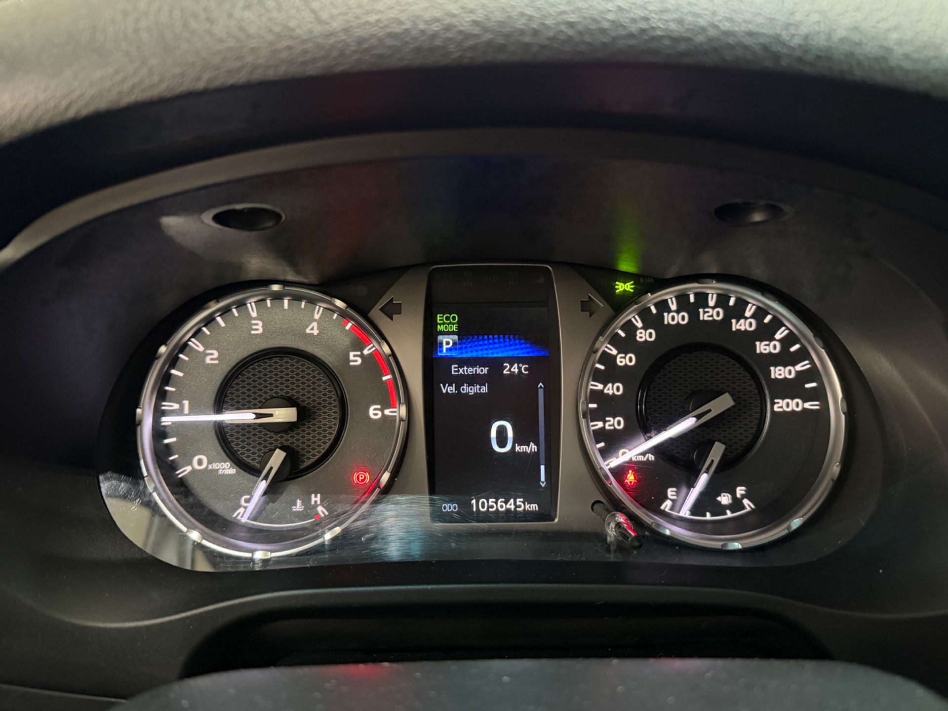 Toyota Hilux Cd Srx 4X4 2.8 TDI 16V Diesel Aut. - foto 16