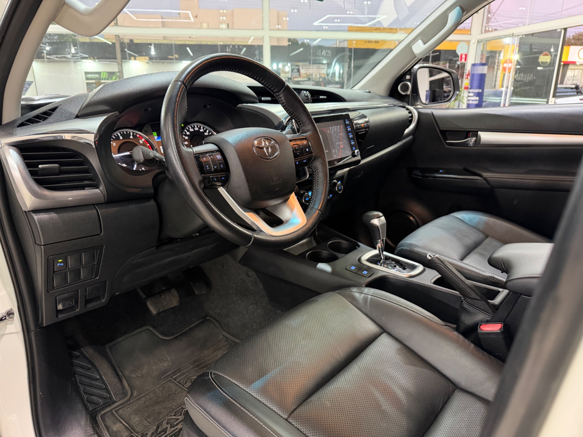 Toyota Hilux Cd Srx 4X4 2.8 TDI 16V Diesel Aut. - foto 14