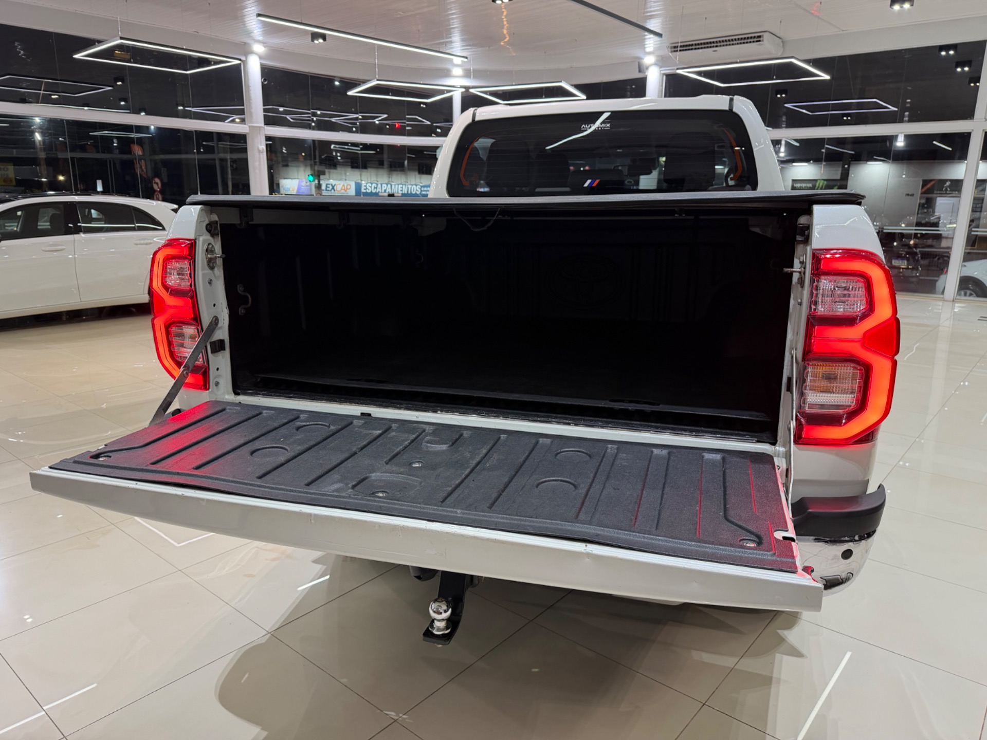 Toyota Hilux Cd Srx 4X4 2.8 TDI 16V Diesel Aut. - foto 9
