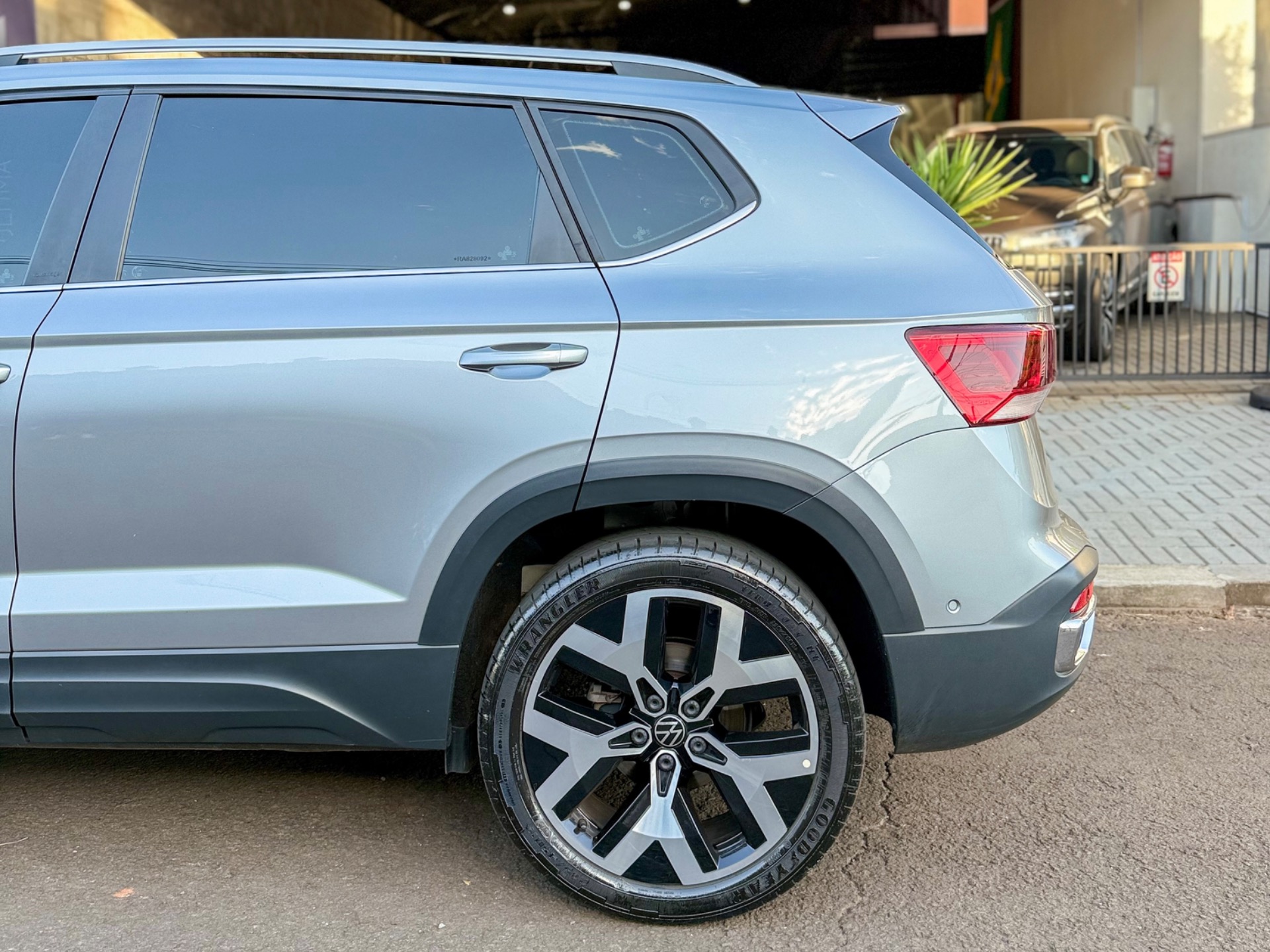 Volkswagen Taos Highline 1.4 250 TSI Flex Aut. - foto 8