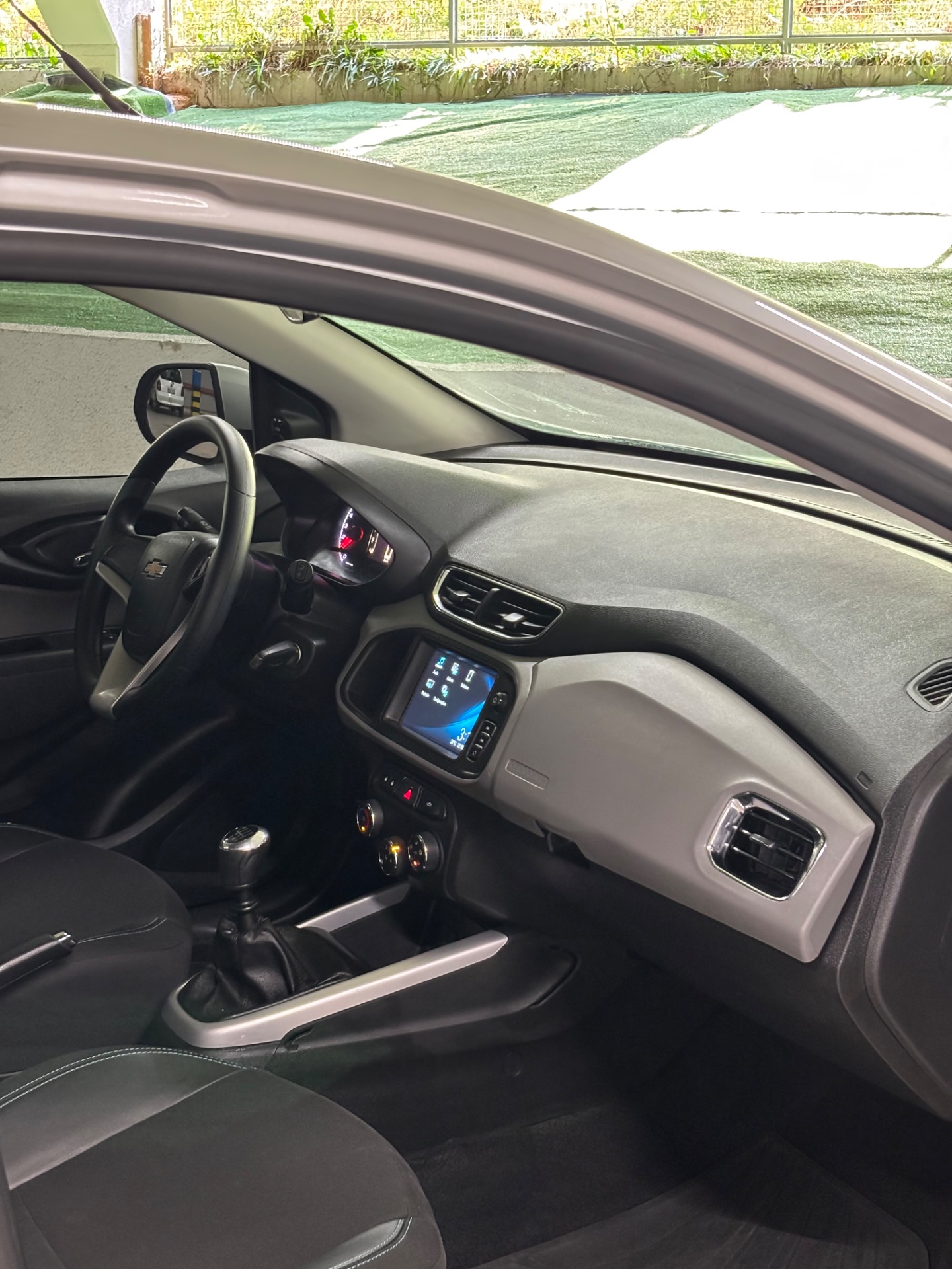 Chevrolet Onix Hatch LT 1.0 8V Flexpower 5P Mec. - foto 5