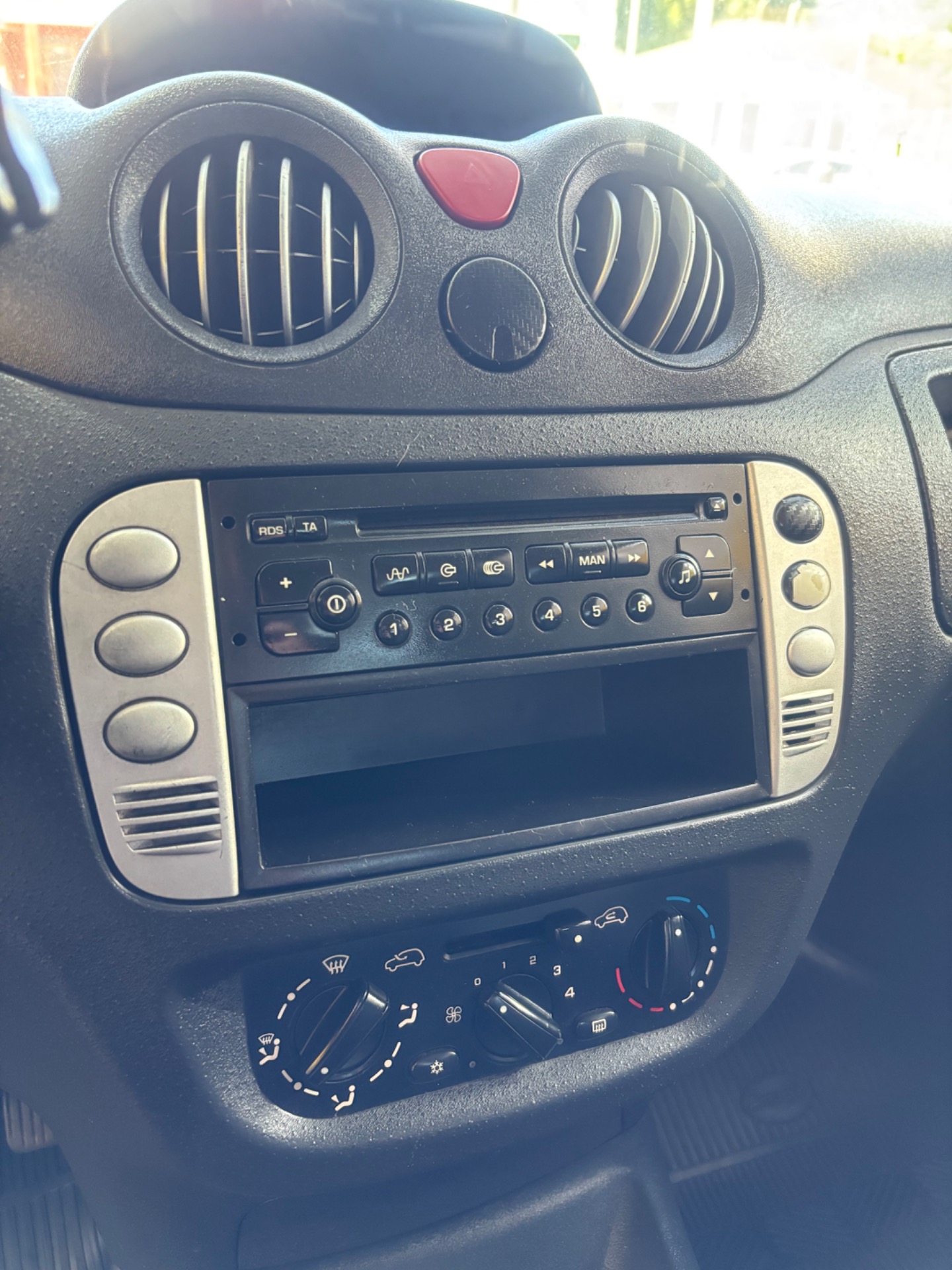 Citroën C3 Glx 1.4 Glx Sonora 1.4 Flex 8V 5P - foto 8