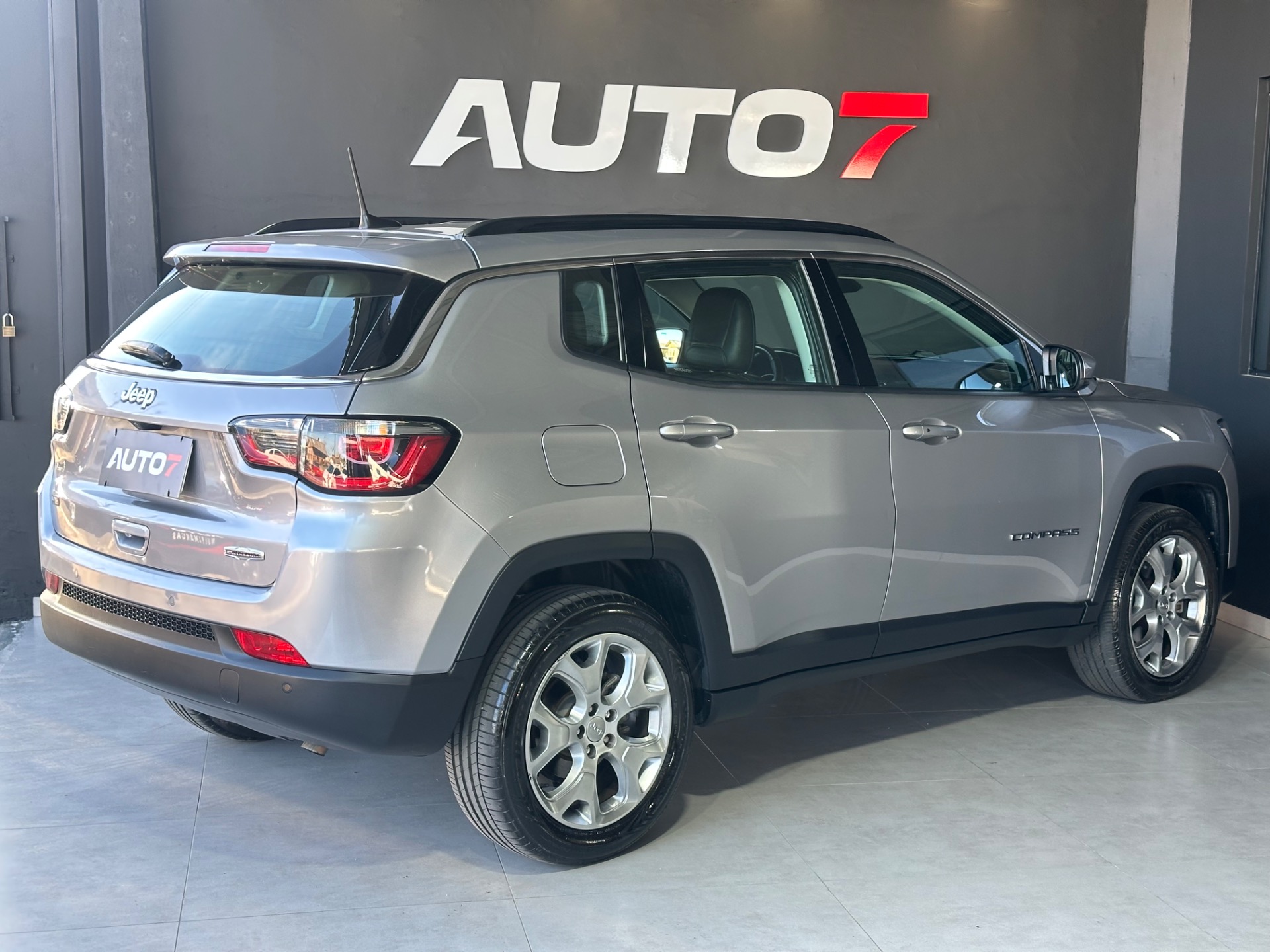 Jeep Compass Longitude 2.0 4X2 Flex 16V Aut. - foto 4