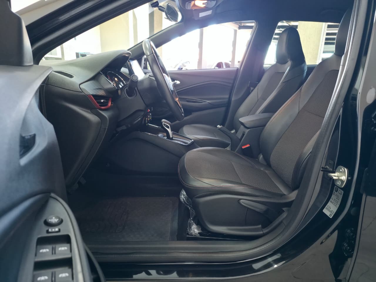 Chevrolet Onix Hatch RS 1.0 Tb 12V Flex 5P Aut. - foto 11