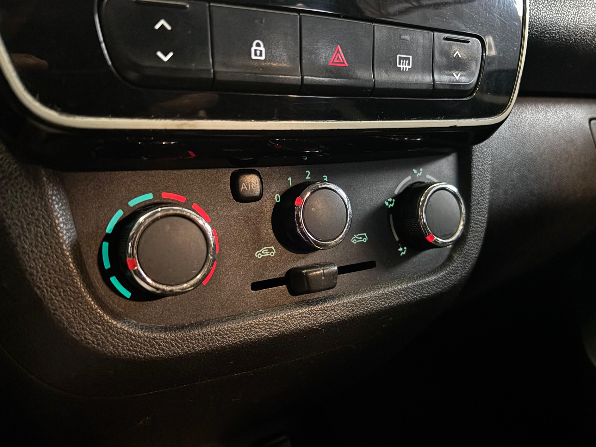 Renault Kwid Intense 1.0 Flex 12V 5P Mec. - foto 9