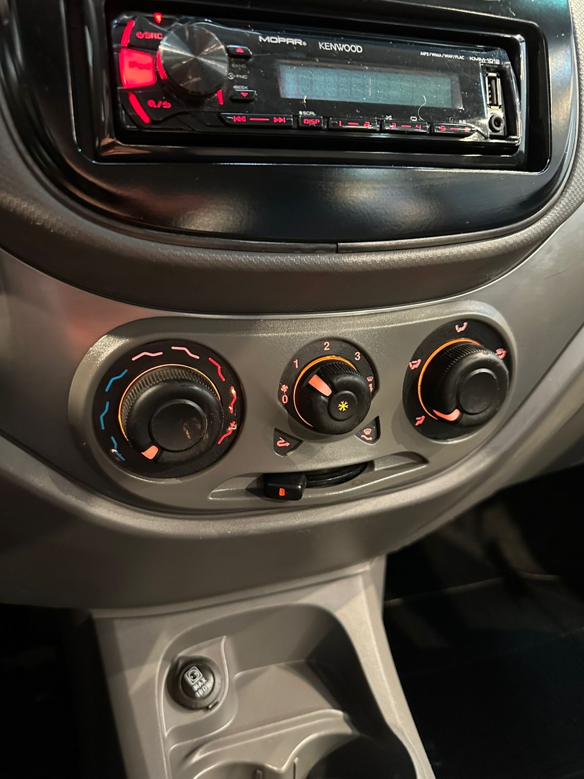 Fiat Palio Attractive 1.0 Evo Fire Flex 8V 5P - foto 8