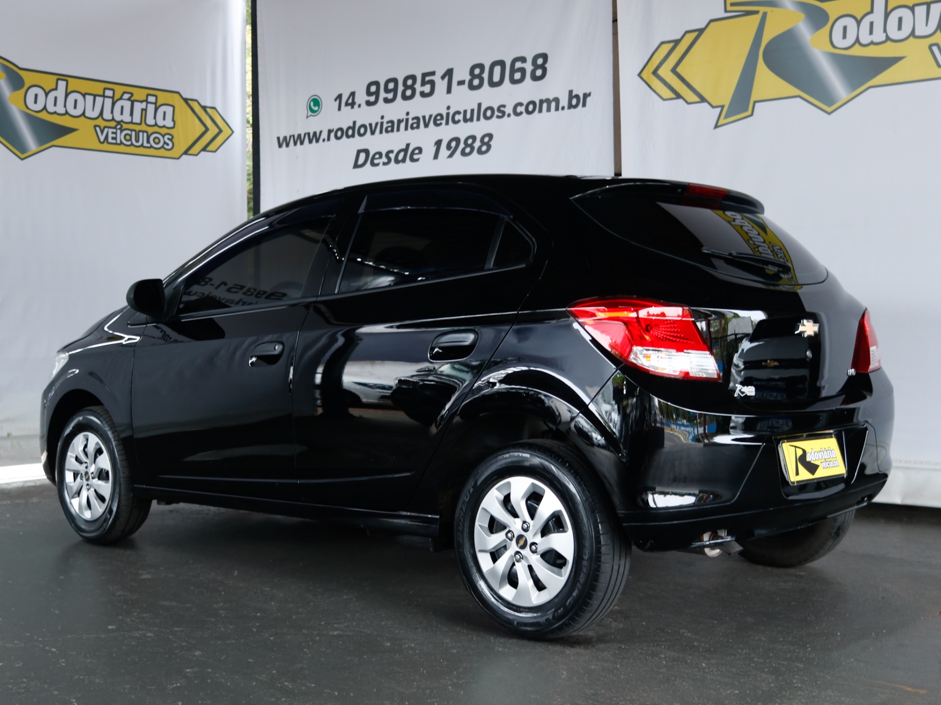 Chevrolet Onix Hatch Ls 1.0 8V Flexpower 5P Mec. - foto 3