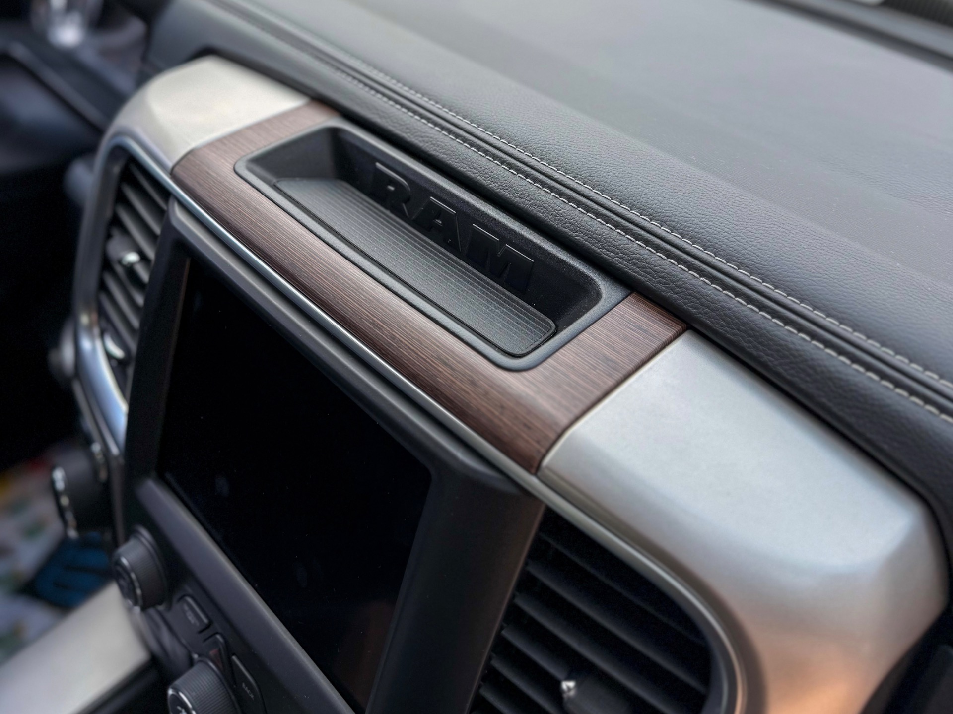 Ram Classic Laramie 5.7 Cd V8 4X4 Aut. - foto 6