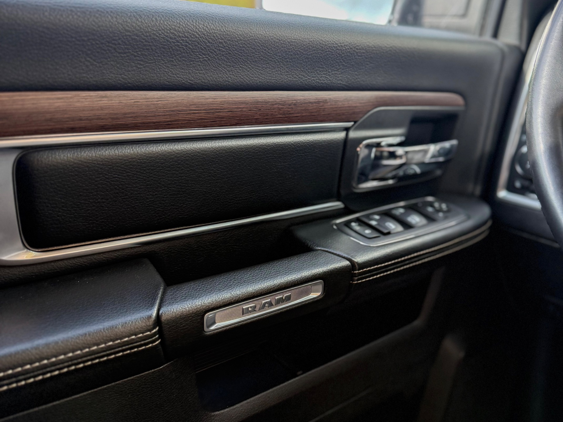 Ram Classic Laramie 5.7 Cd V8 4X4 Aut. - foto 11