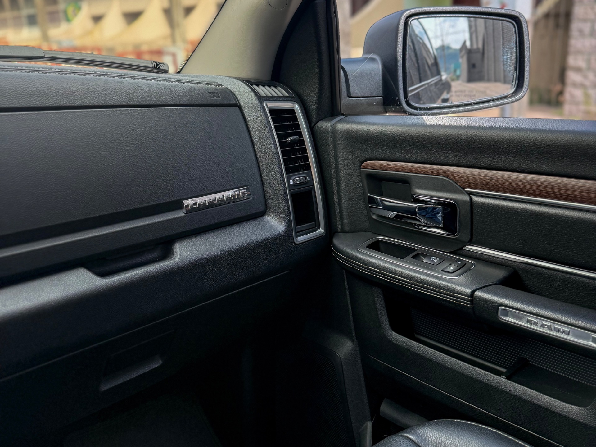 Ram Classic Laramie 5.7 Cd V8 4X4 Aut. - foto 14