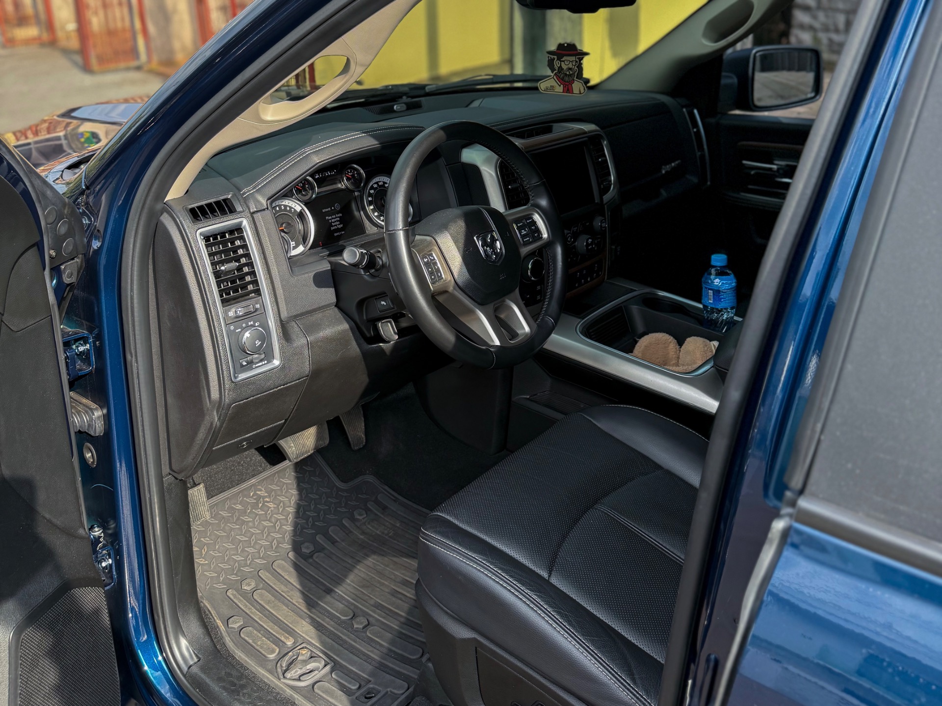Ram Classic Laramie 5.7 Cd V8 4X4 Aut. - foto 3