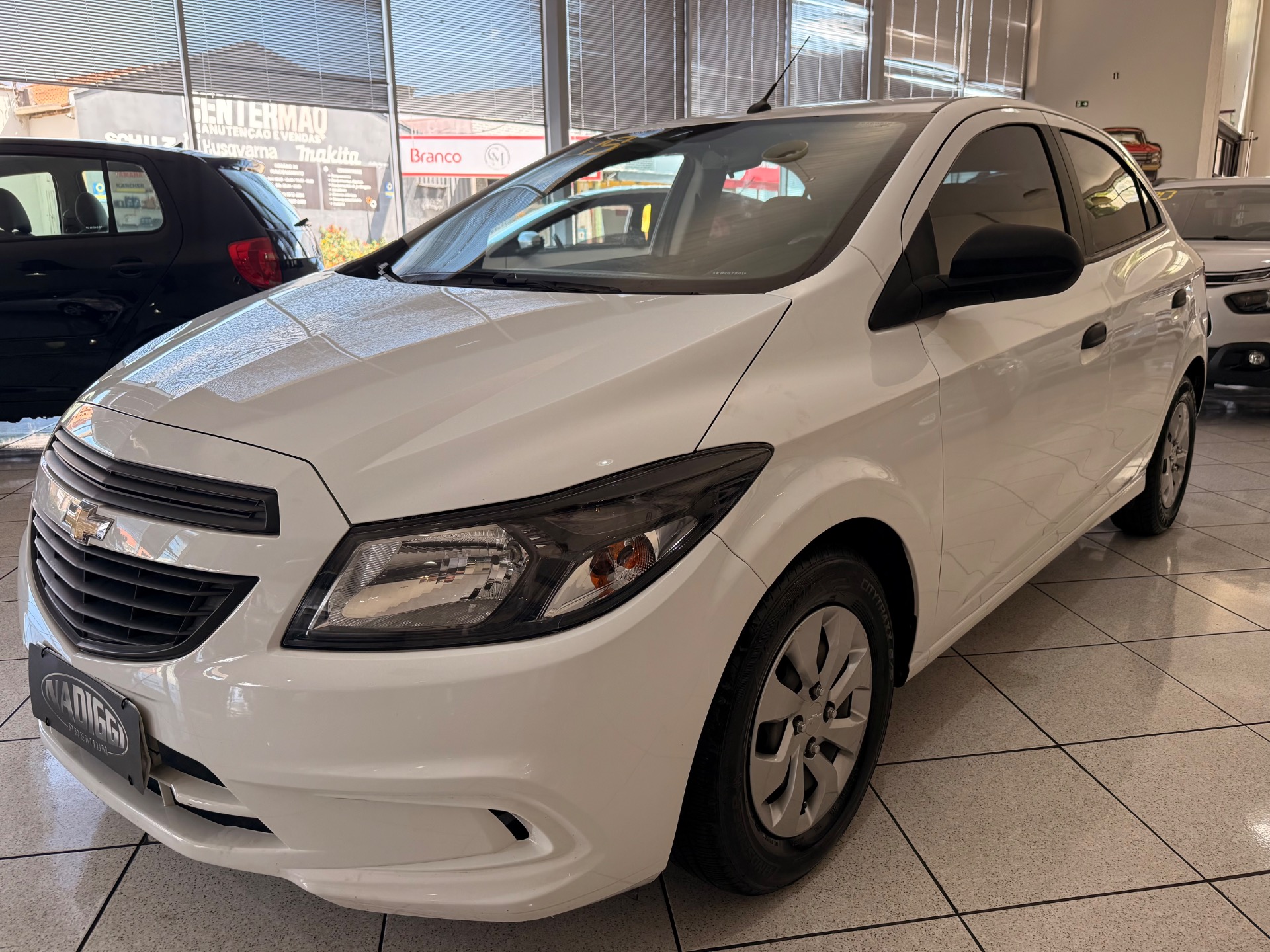 Chevrolet Onix Hatch Joy 1.0 8V Flex 5P Mec. - foto 2