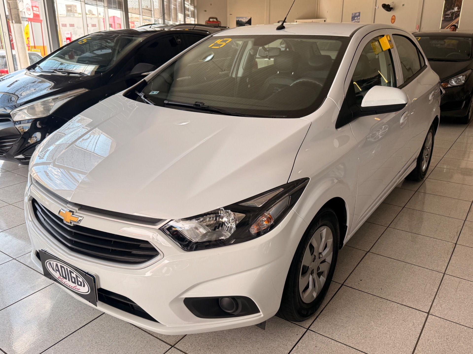 Chevrolet Onix Hatch LT 1.0 8V Flexpower 5P Mec. - foto 2