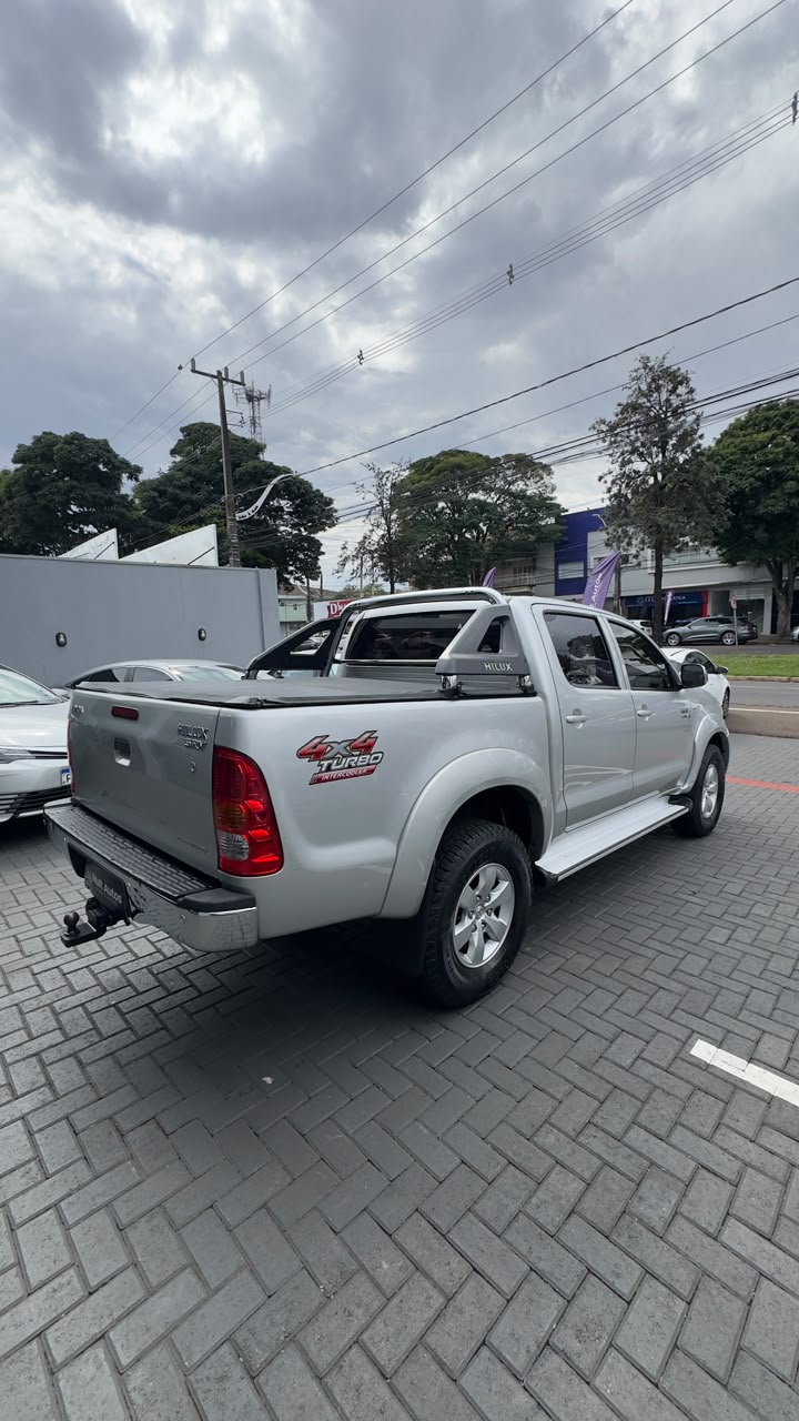 Toyota Hilux Cd Srv D4 D 4X4 3.0 TDI Diesel Automático - foto 4