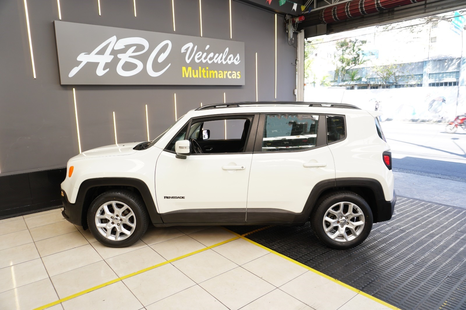 Jeep Renegade Longitude 1.8 4X2 Flex 16V Aut. - foto 5