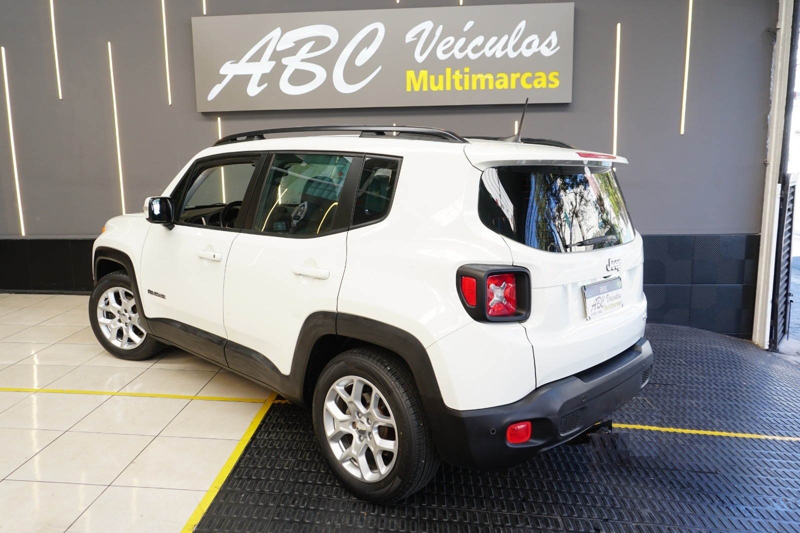 Jeep Renegade Longitude 1.8 4X2 Flex 16V Aut. - foto 2