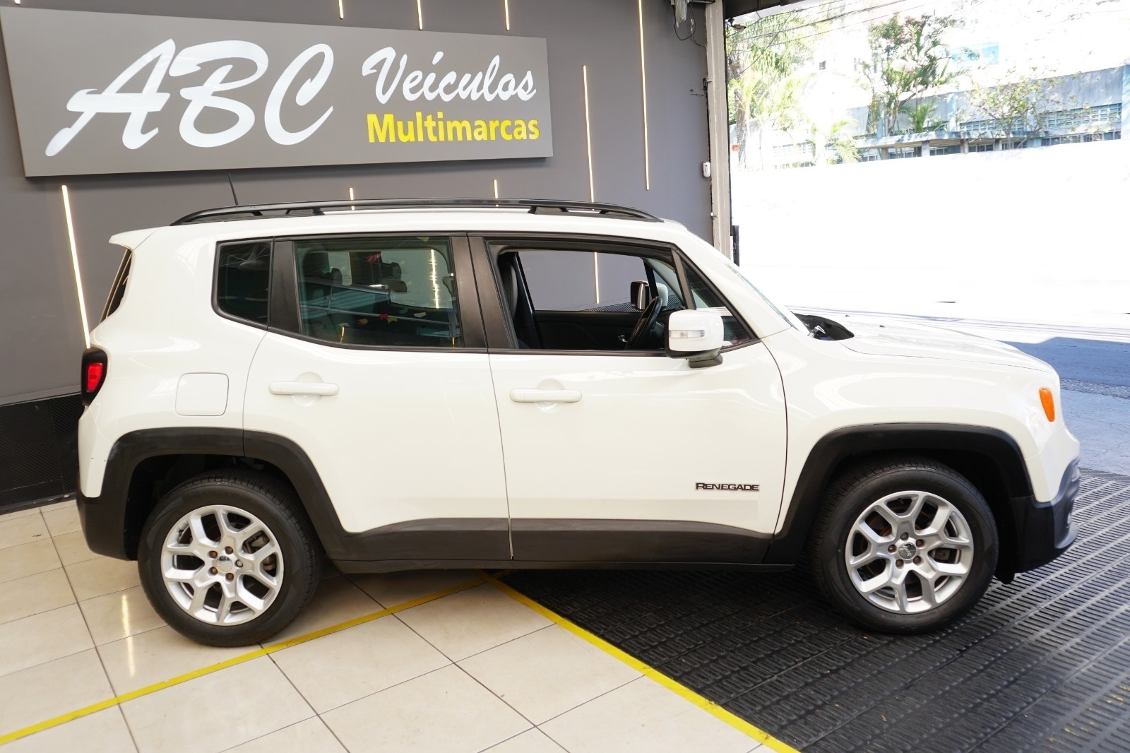 Jeep Renegade Longitude 1.8 4X2 Flex 16V Aut. - foto 6