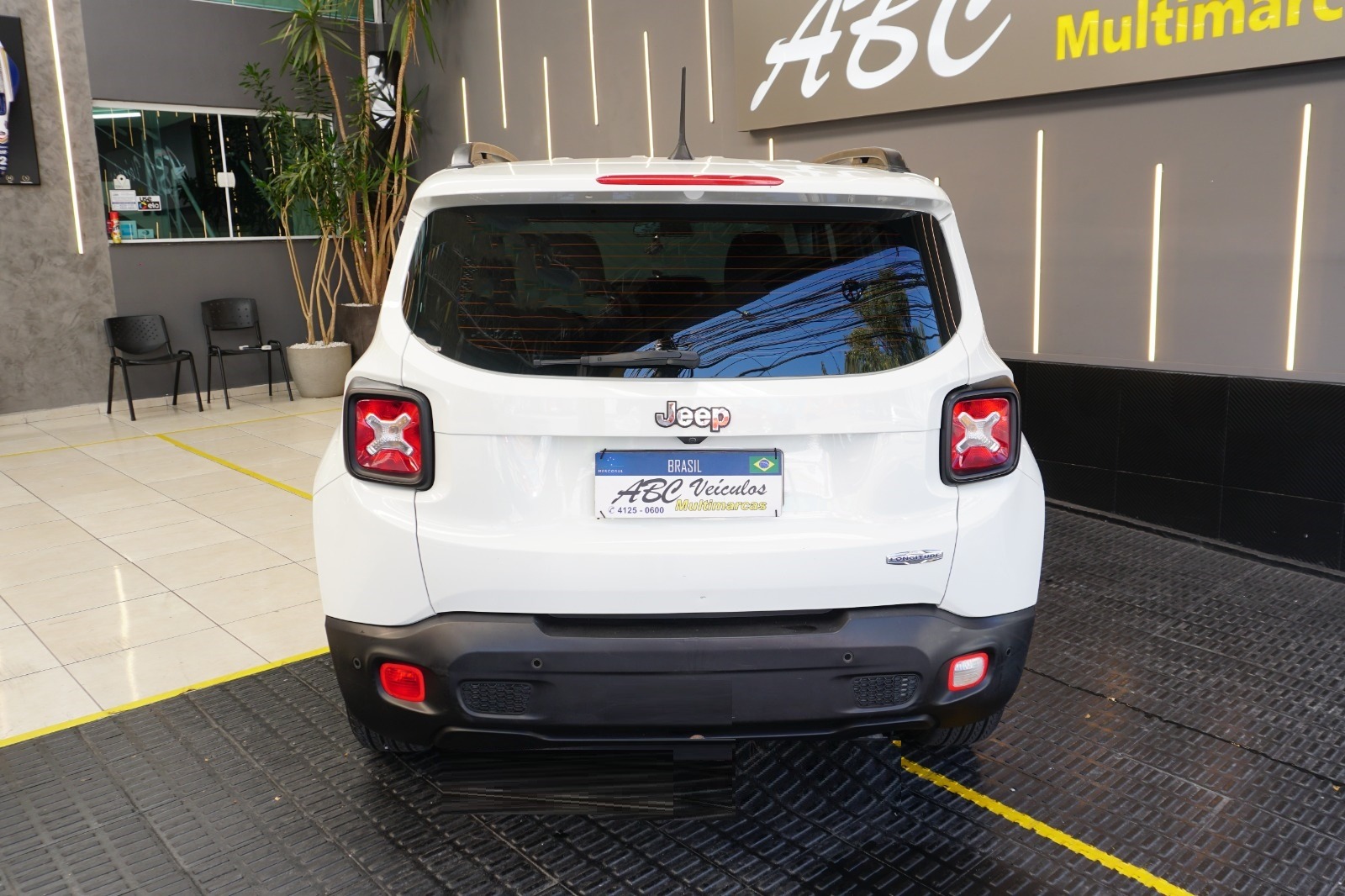 Jeep Renegade Longitude 1.8 4X2 Flex 16V Aut. - foto 9