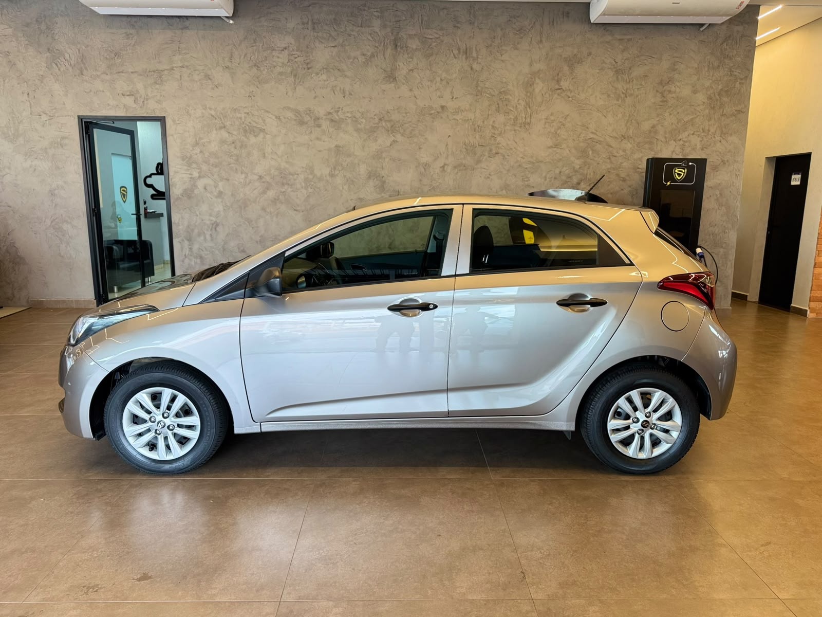 Hyundai HB20 Unique 1.0 Flex 12V Mec. - foto 2