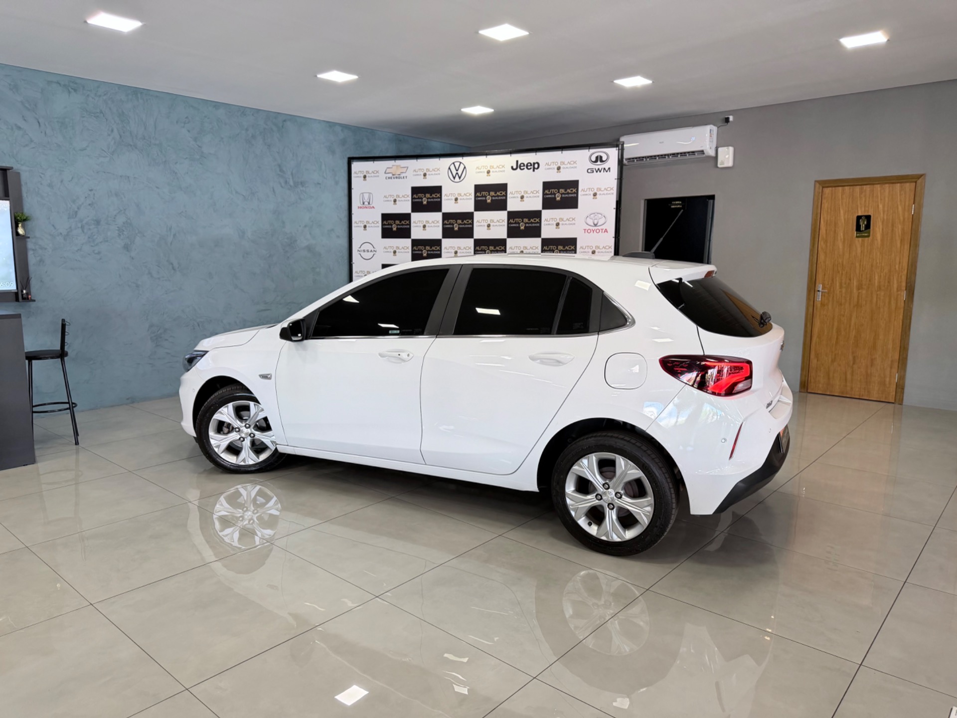 Chevrolet Onix Hatch Prem. 1.0 12V Tb Flex 5P Aut. - foto 3