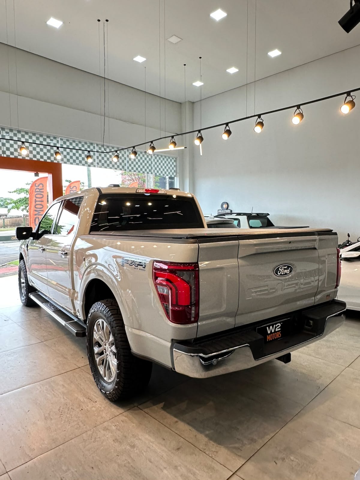 Ford F-150 Lariat 4X4 5.0 V8 - foto 2