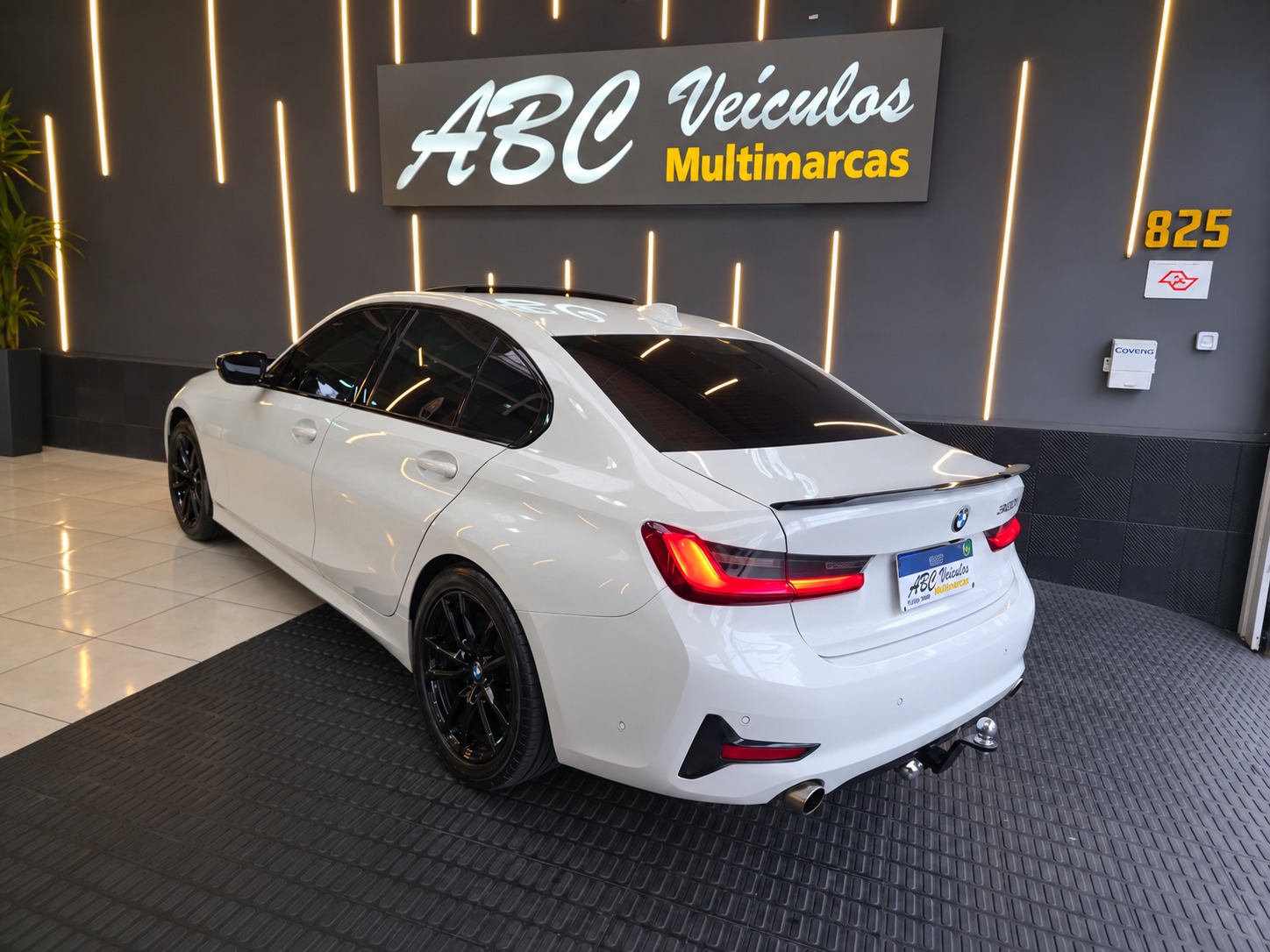BMW 320i 2.0 - foto 2