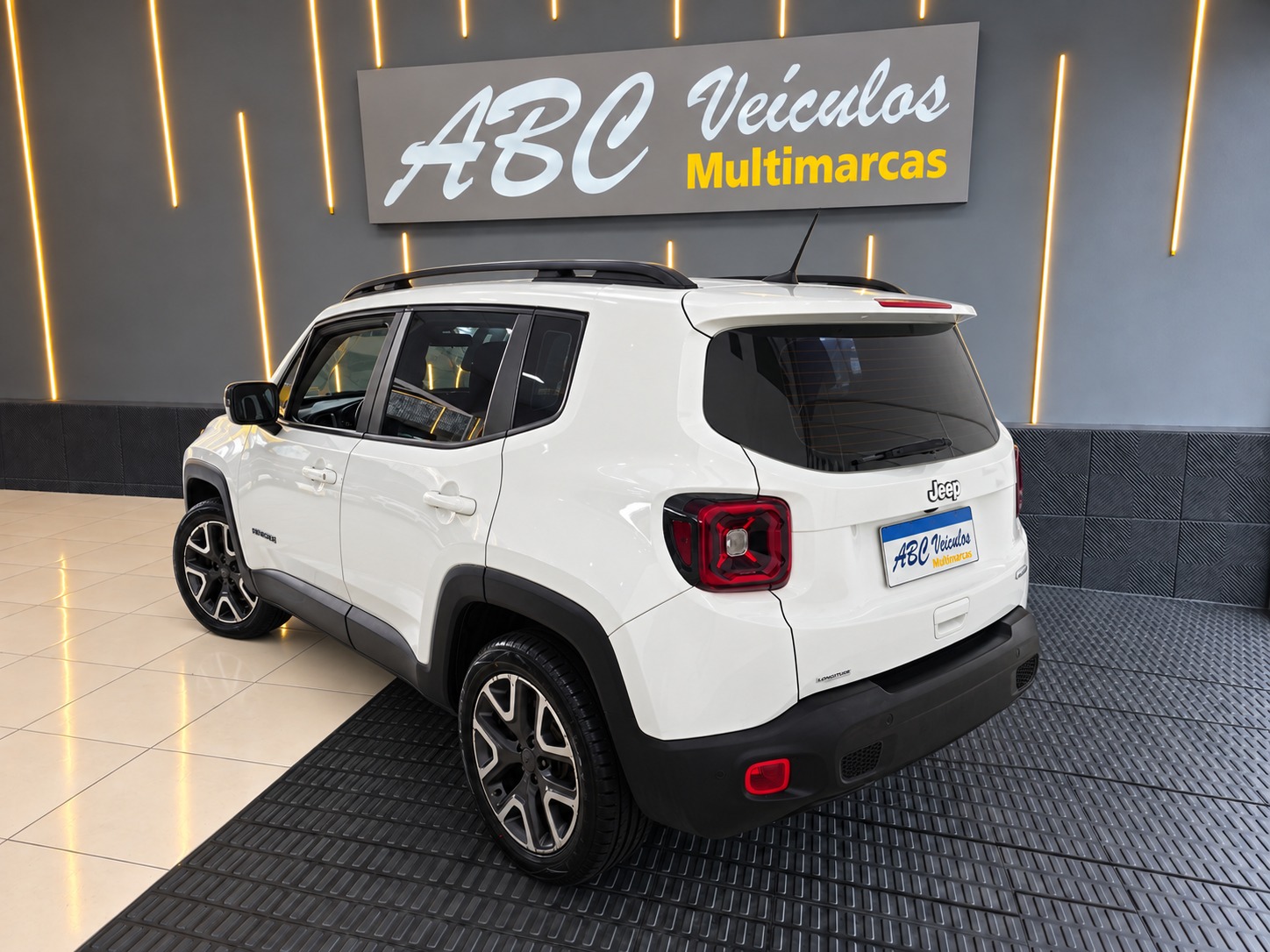 Jeep Renegade Longitude 1.8 4X2 Flex 16V Aut. - foto 2