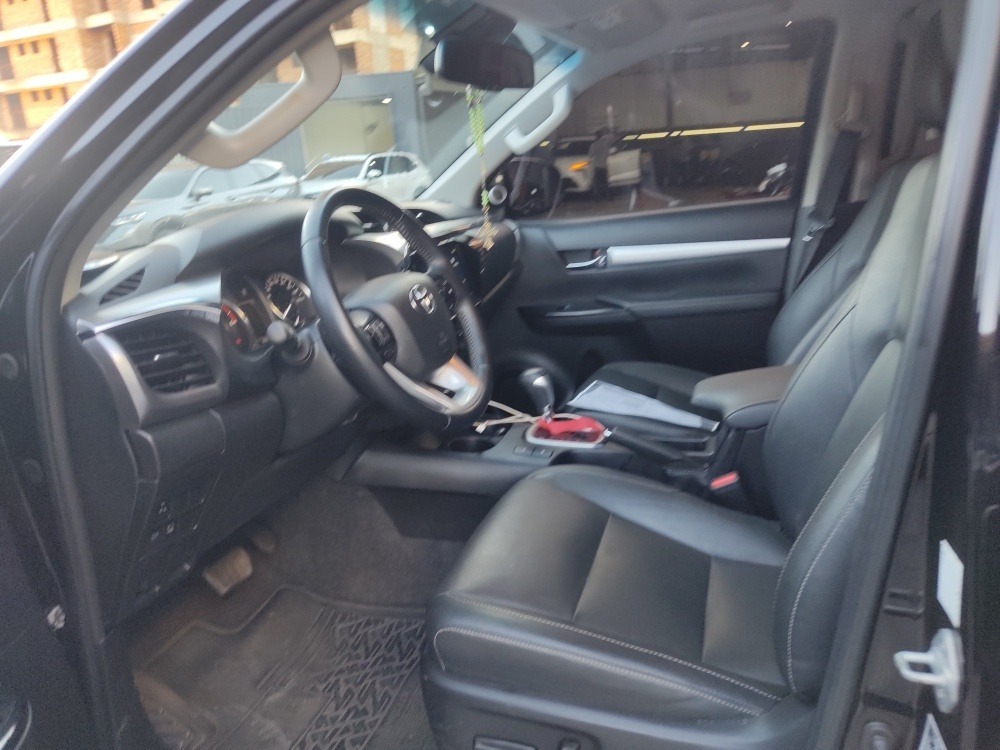 Toyota Hilux Cd Srx 4X4 2.8 TDI 16V Diesel Aut. - foto 3