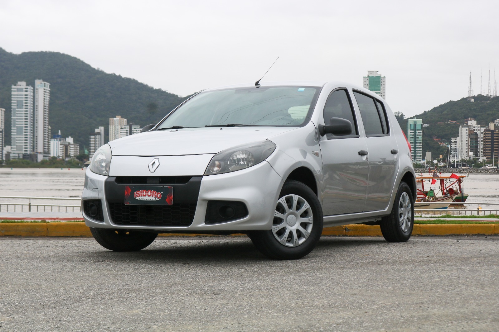 Renault SANDERO Authentique HiFlex 1.0 16V 5p Flex 4 portas, câmbio Manual em Blumenau