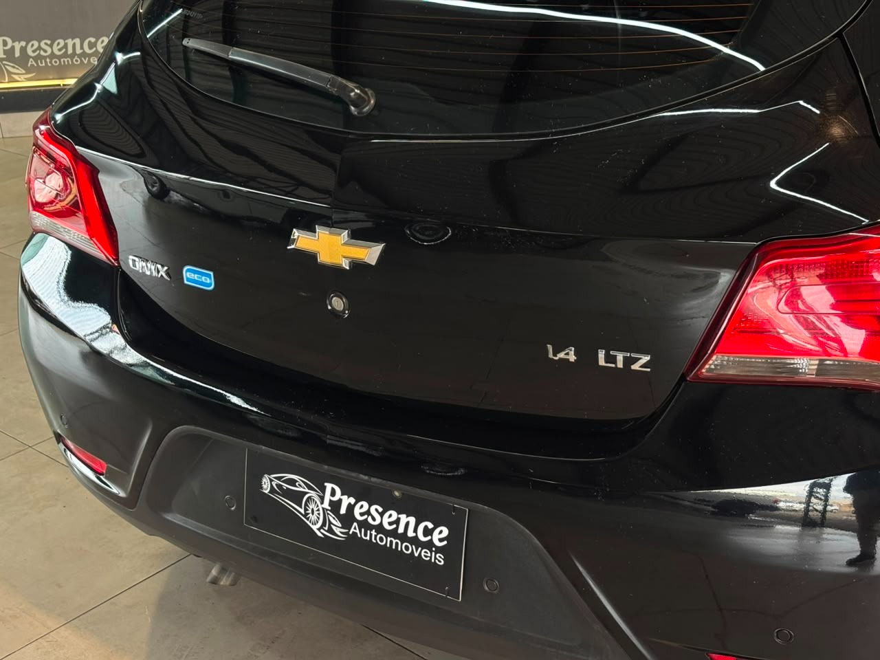 Chevrolet Onix Hatch LTZ 1.4 8V Flexpower 5P Mec. - foto 7