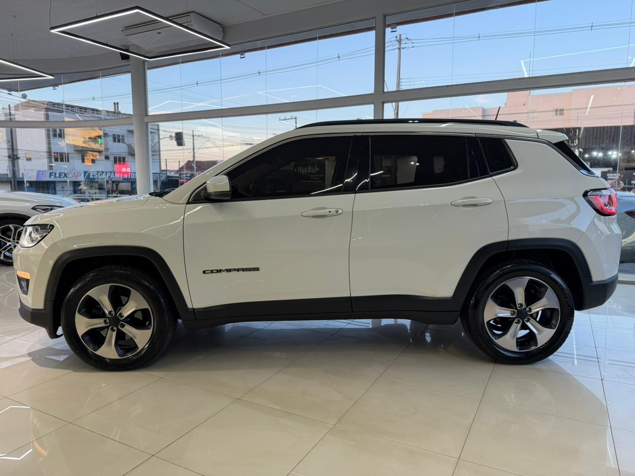 Jeep Compass Longitude 2.0 4X2 Flex 16V Aut. - foto 6