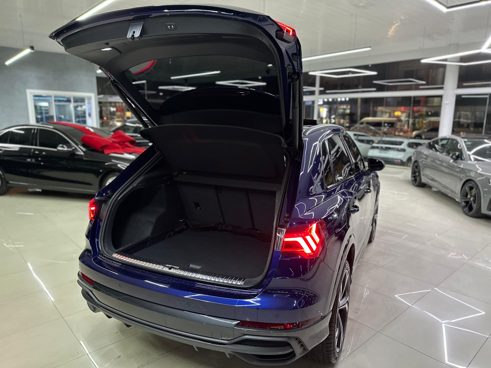 Audi Q3 Perf. Black 2.0 TFSI Tiptr. Quattro - foto 12